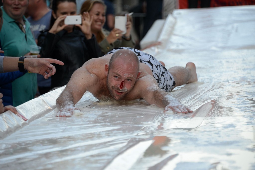 ../Images/Donderdag kermis 420.jpg